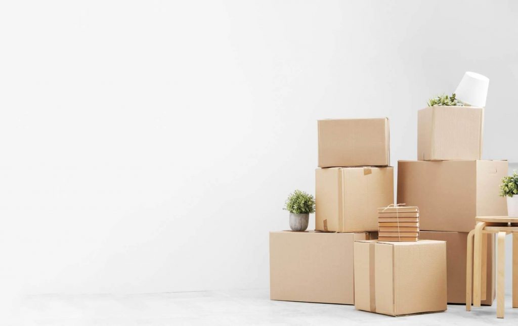 Professional Panama City Beach FL movers - Moving crew assisting with heavy lifting